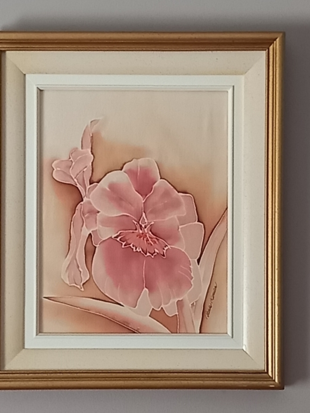 Framed Pink Floral Artwork with Gold Frame
